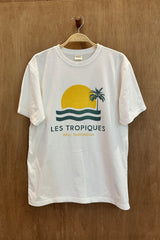 Comfortable cotton tee with oversized fit and tropical sun and palm print