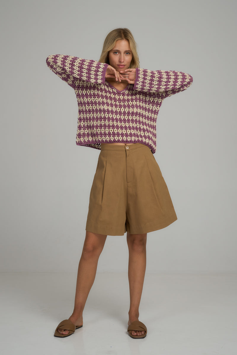 A model wearing Dillon Cotton Short Caramel pant by Lilya