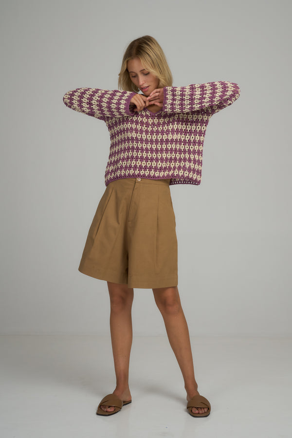 A model wearing Dillon Cotton Short Caramel pant by Lilya