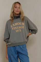 Oversized crew neck sweater with large flocked logo