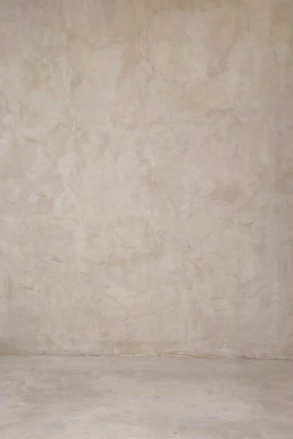 Video of the white Sonora Top worn with denim.