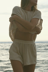 Model wears the mesh cotton shorts with elasticated waistband at the beach